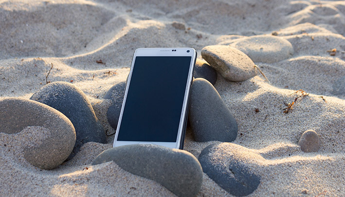 Alarga la vida de tu móvil este verano