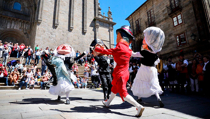 Cabezudos fiestas Ascensión Santiago de Compostela praza Praterías