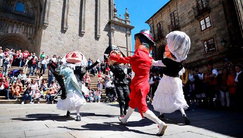 Cabezudos fiestas Ascensión Santiago de Compostela praza Praterías