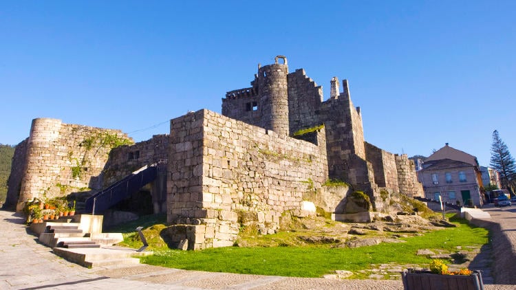 castillos galicia condes sarmiento Castillo de Os Condes de Sarmiento